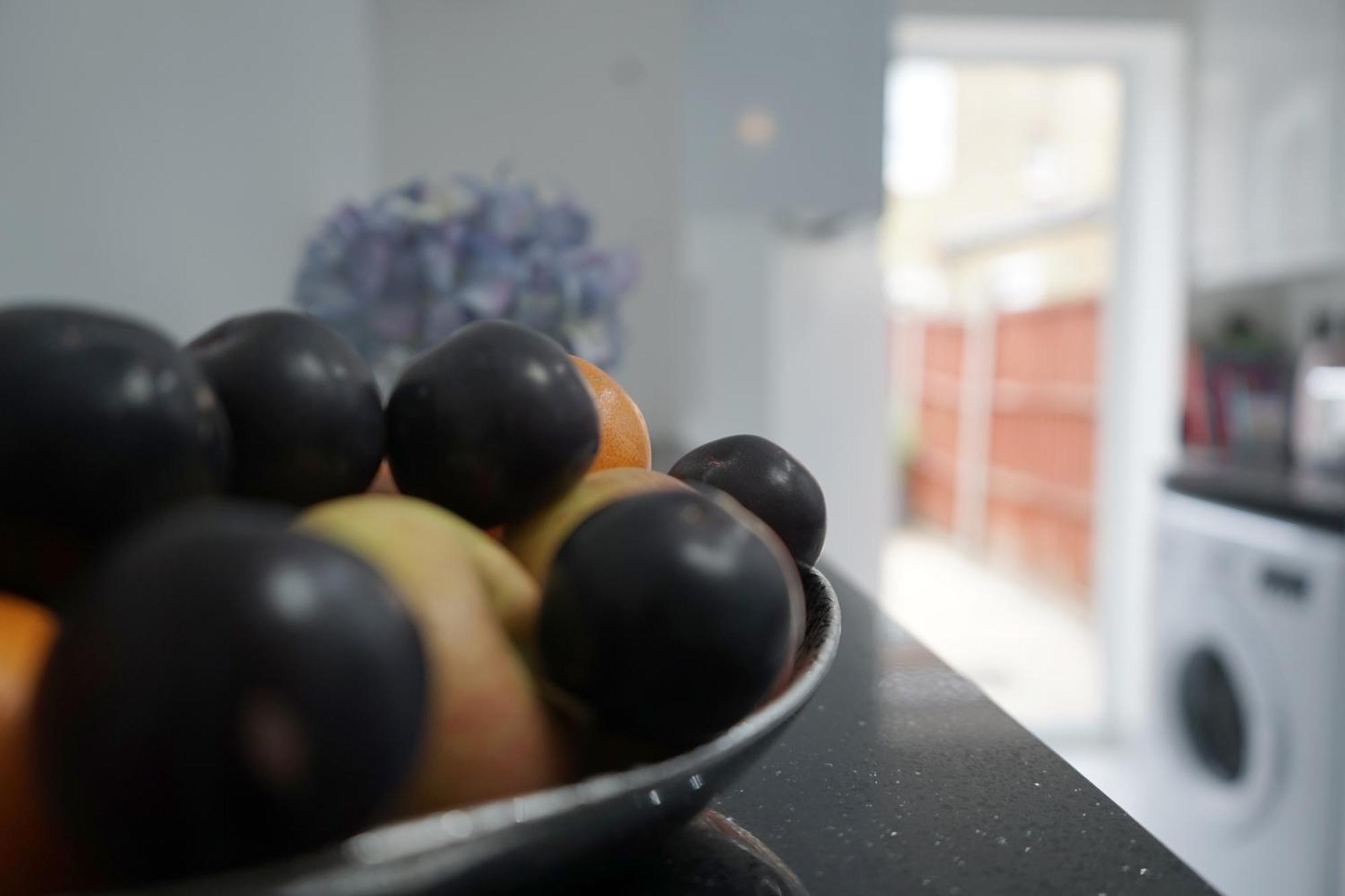 Beautiful London Home Sleeps 6, 2 Minutes To Metro エクステリア 写真