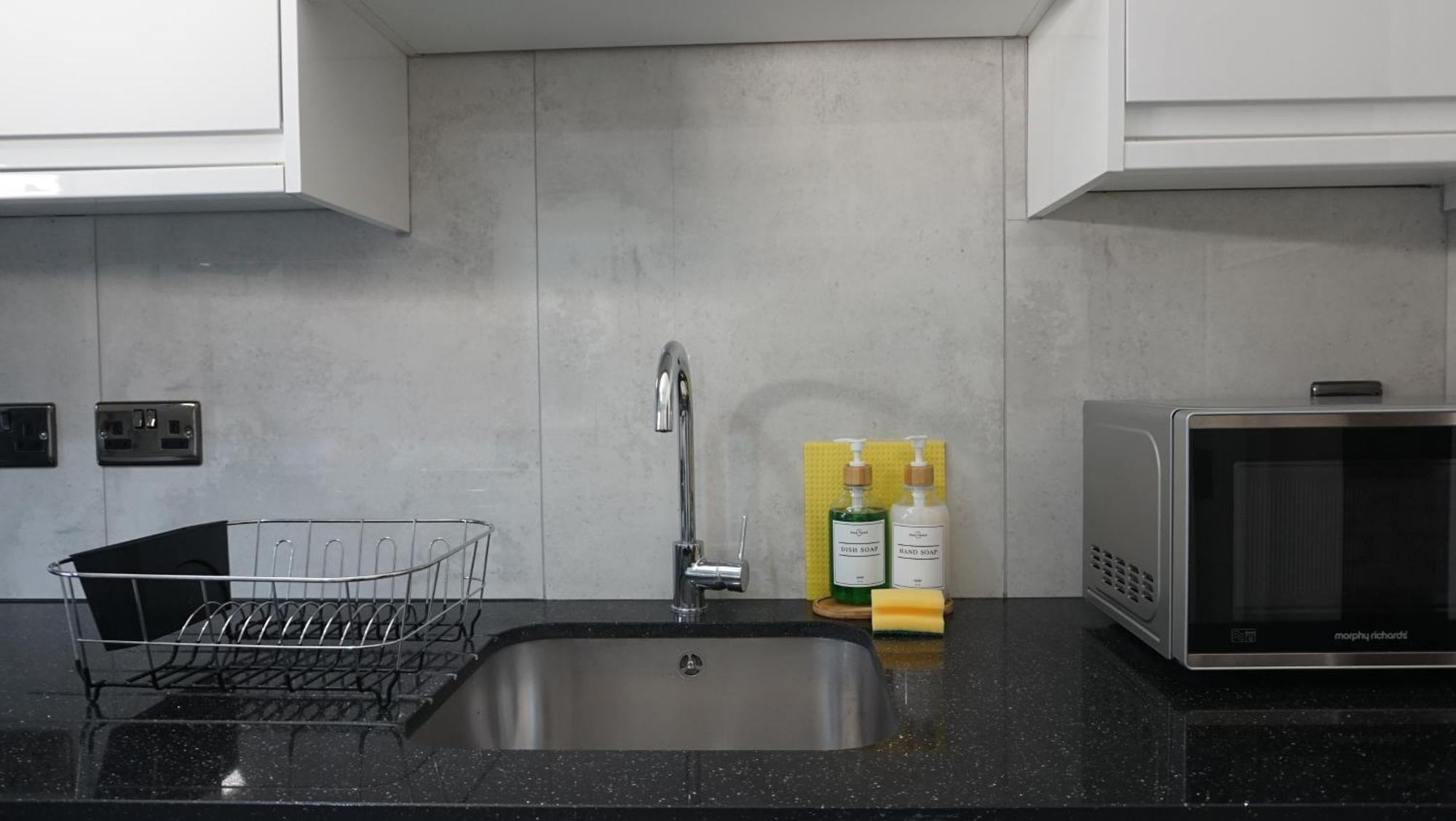 Beautiful London Home Sleeps 6, 2 Minutes To Metro エクステリア 写真