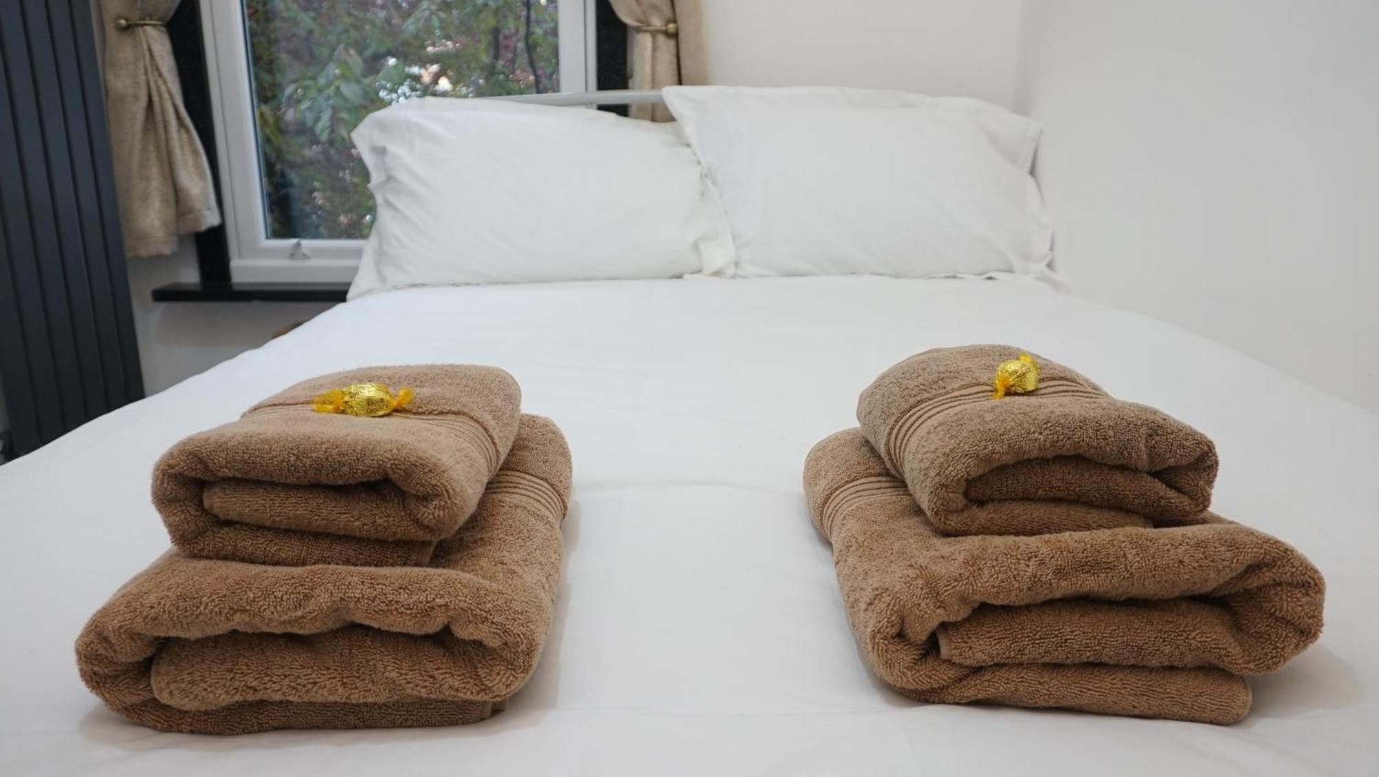 Beautiful London Home Sleeps 6, 2 Minutes To Metro エクステリア 写真