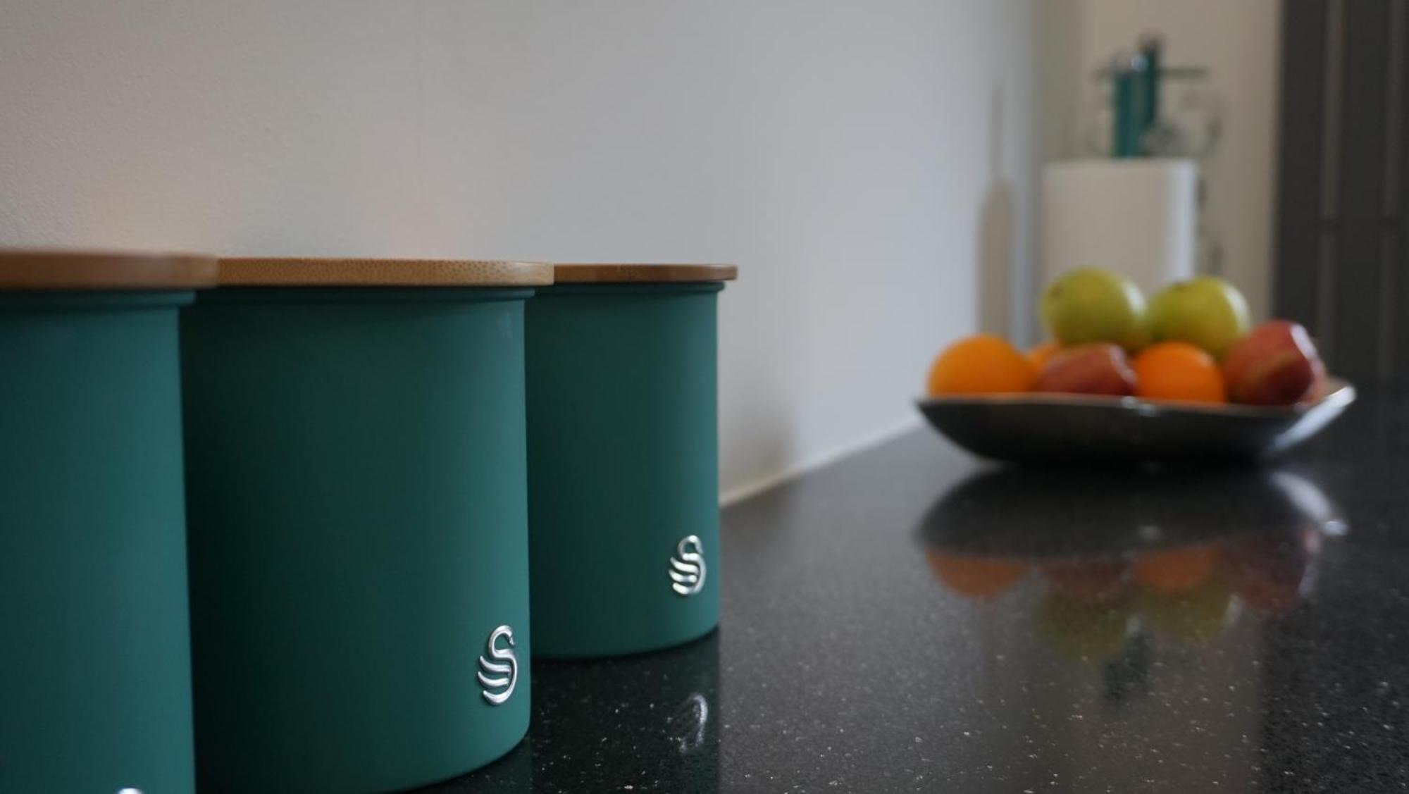 Beautiful London Home Sleeps 6, 2 Minutes To Metro エクステリア 写真