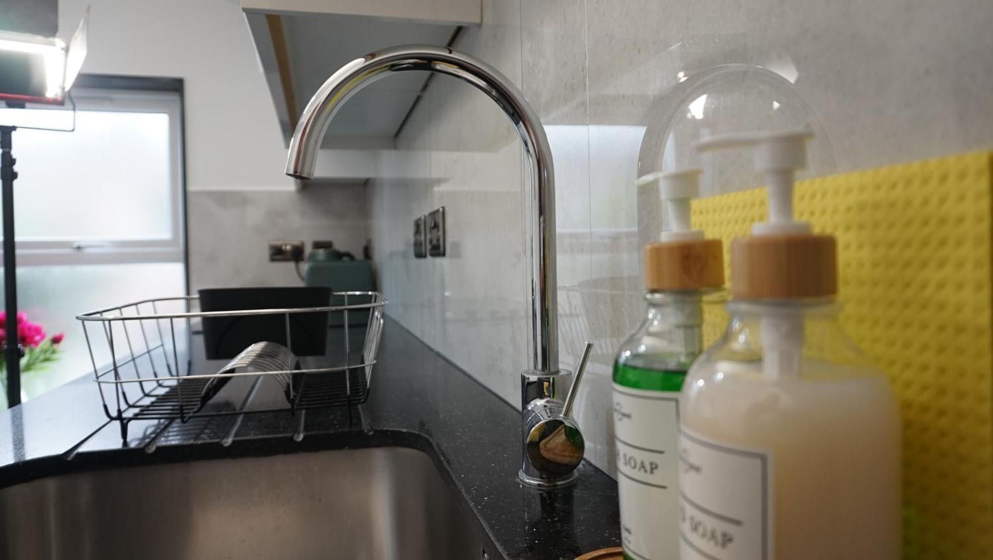 Beautiful London Home Sleeps 6, 2 Minutes To Metro エクステリア 写真