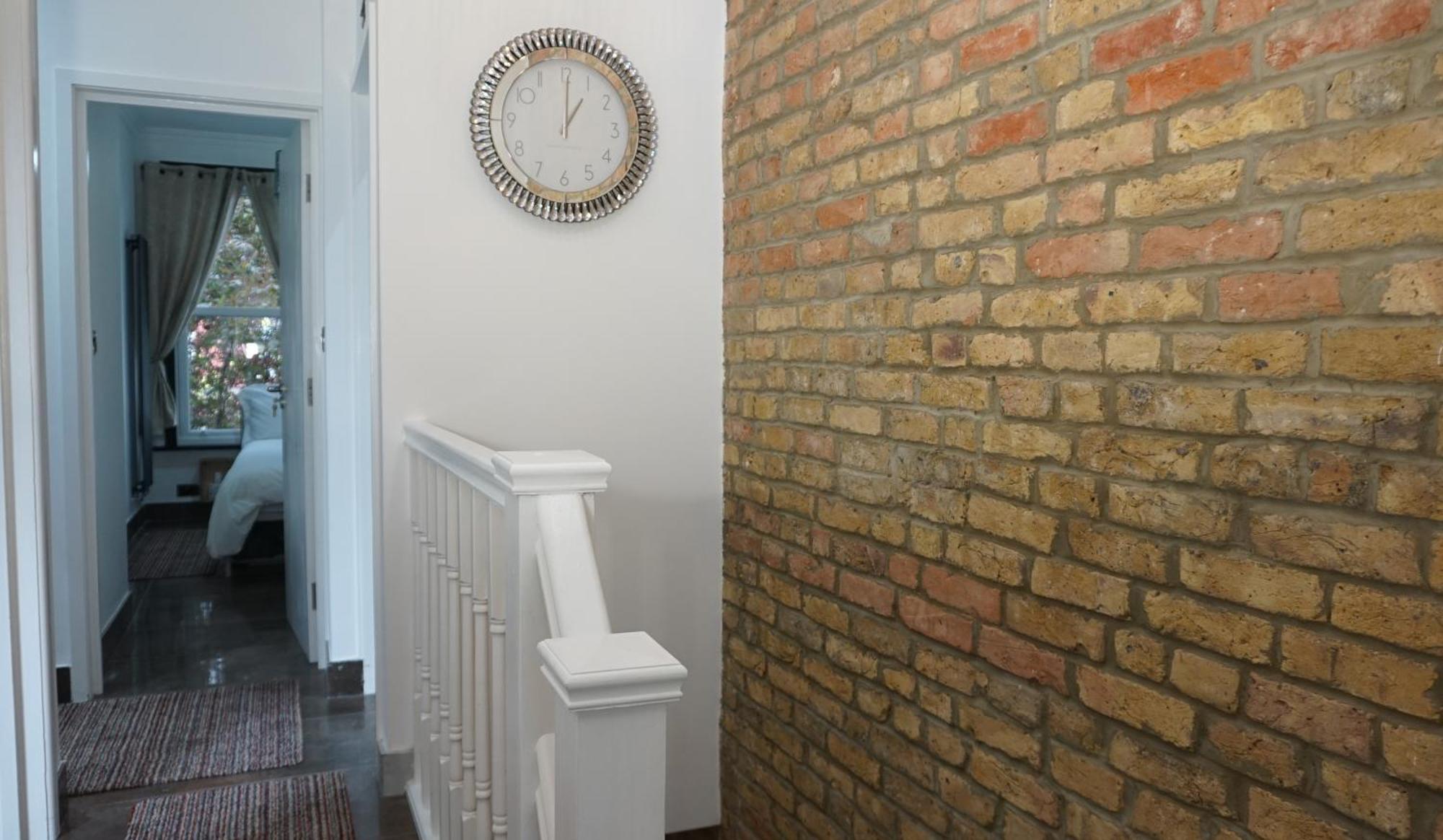 Beautiful London Home Sleeps 6, 2 Minutes To Metro エクステリア 写真