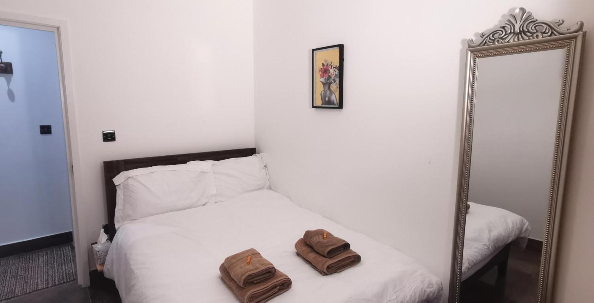 Beautiful London Home Sleeps 6, 2 Minutes To Metro エクステリア 写真