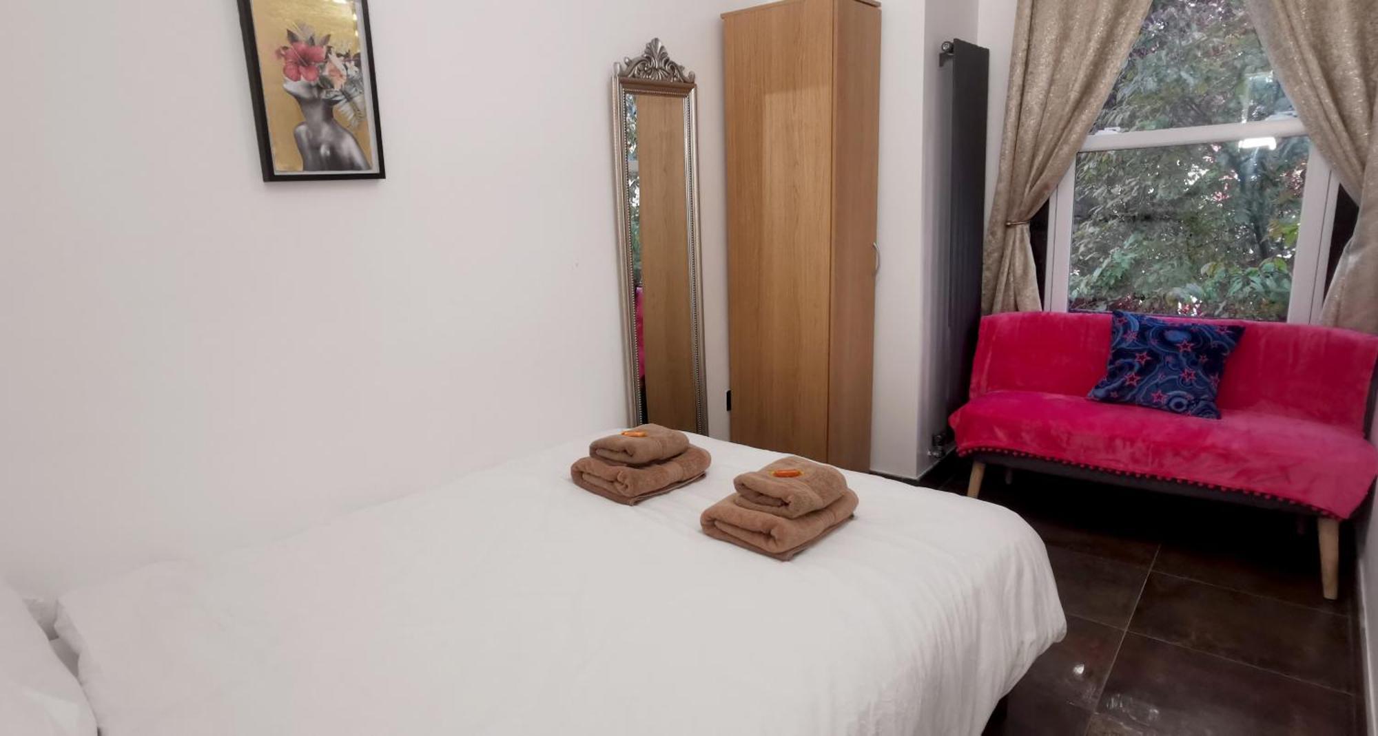 Beautiful London Home Sleeps 6, 2 Minutes To Metro エクステリア 写真