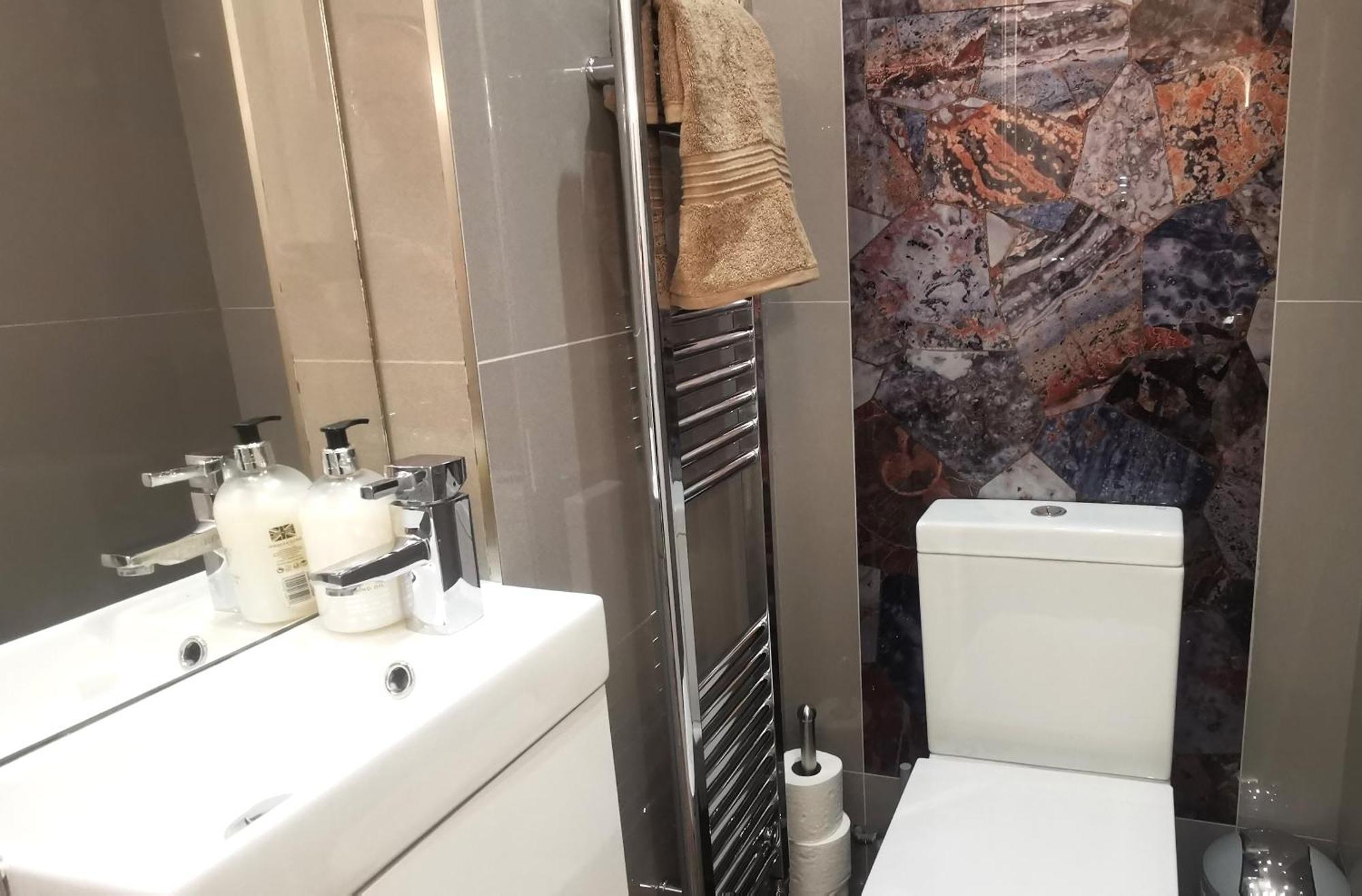 Beautiful London Home Sleeps 6, 2 Minutes To Metro エクステリア 写真